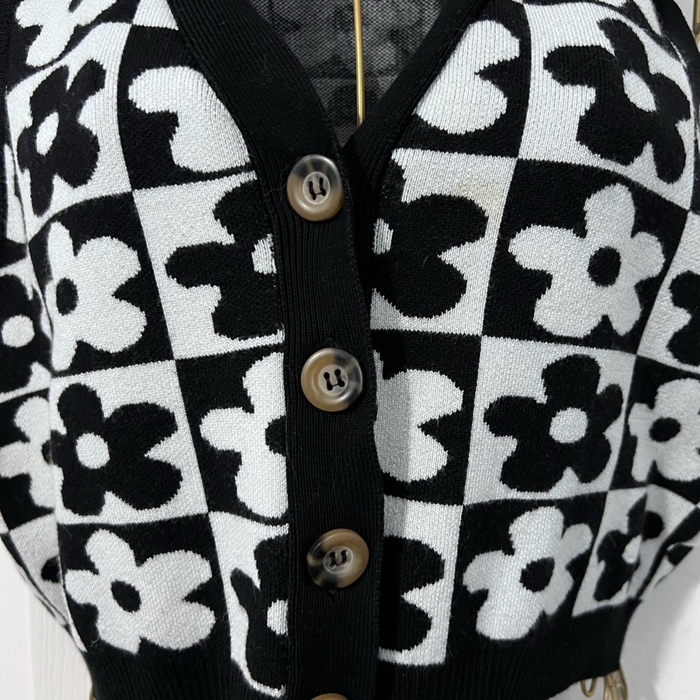 Say What? Black and White Floral Crop Top - Picture 2 of 7